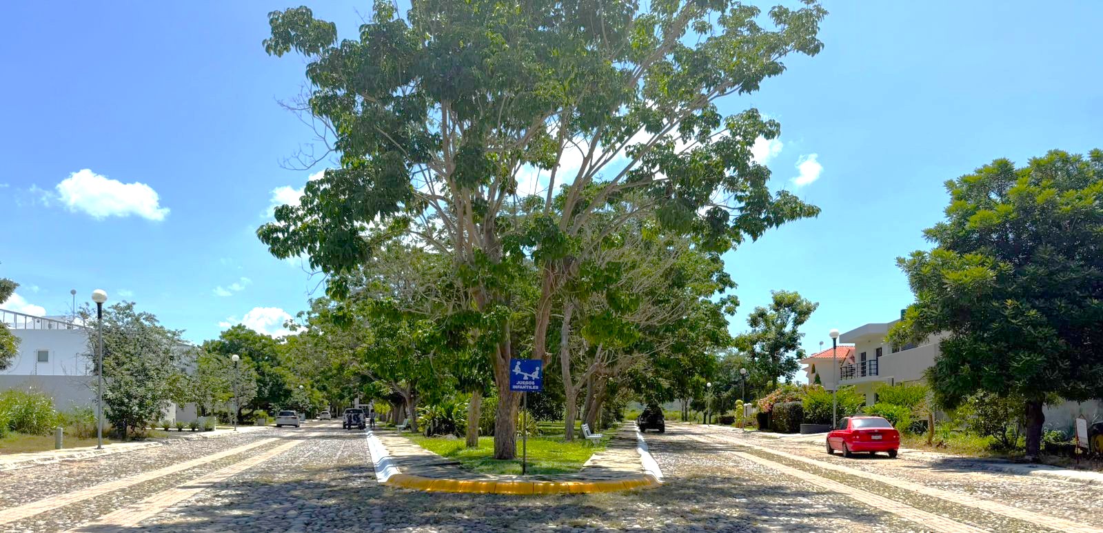 Image 2 for La Ceiba carousel